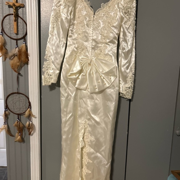 Vintage Wedding Dress - Picture 4 of 6